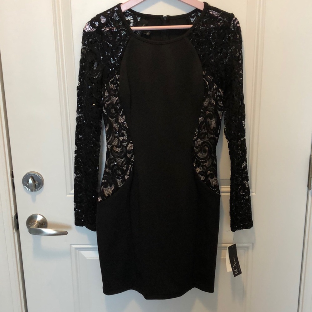 NWT black body-con dress with lace sleeves 🖤